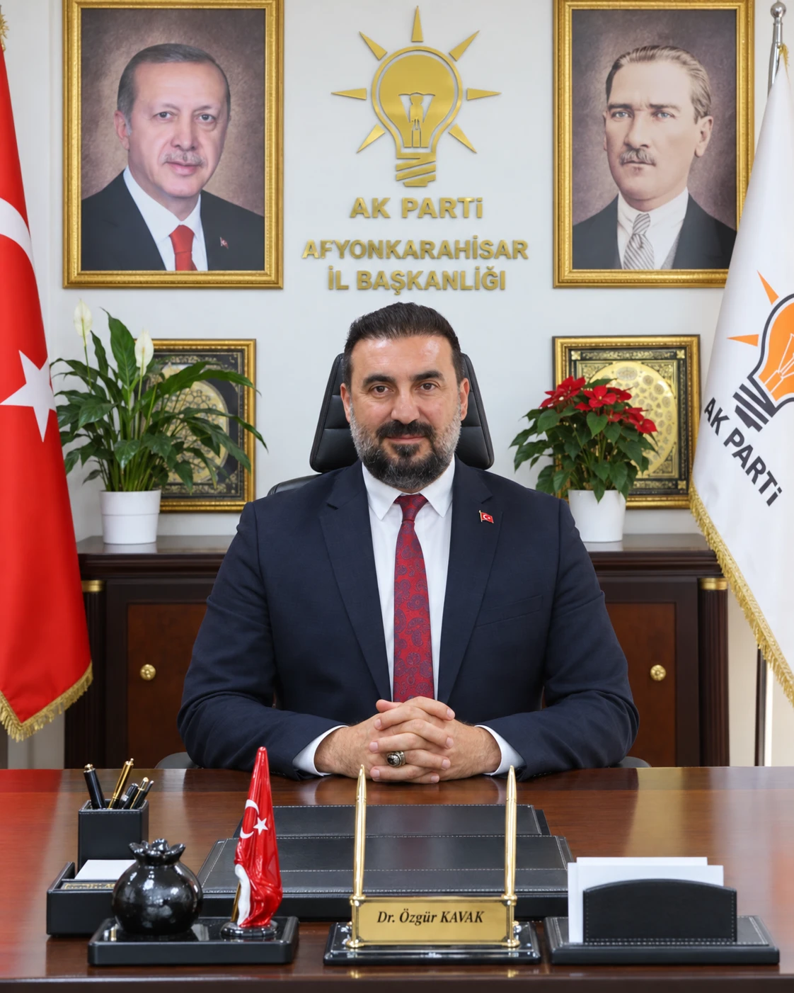 Dr. Özgür Kavak makamında